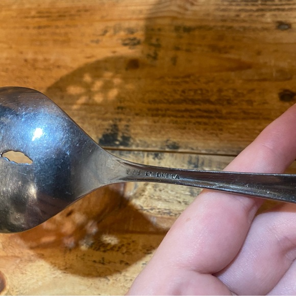 Oneida MY ROSE Community Stainless Flatware  Serving Spoon 8 1/4" Pierced - Picture 3 of 4